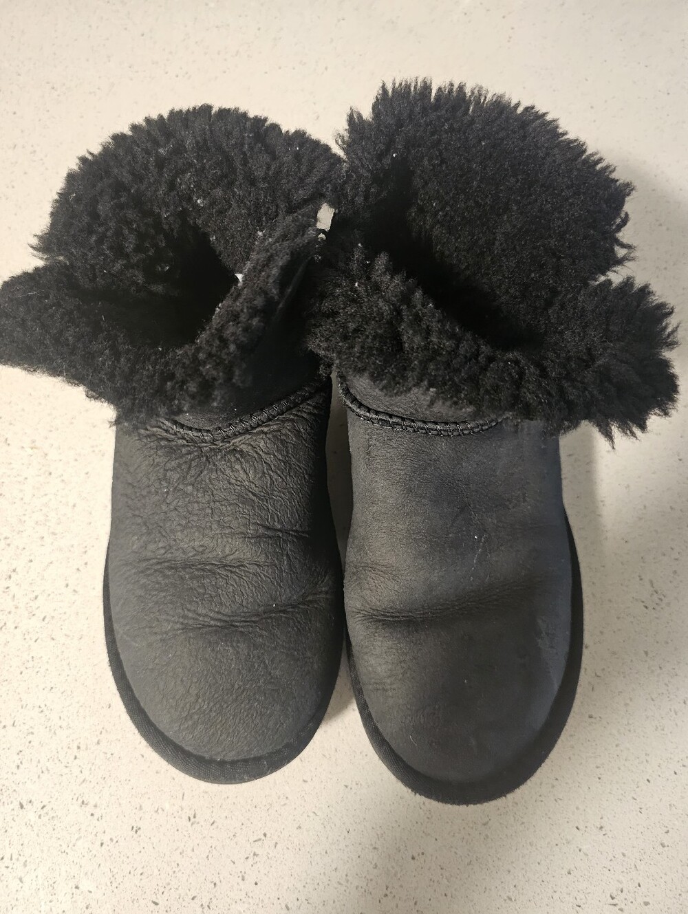 UGG Mini Bailey Button II